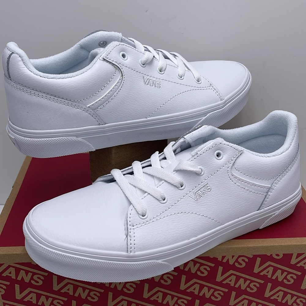 Vans WMNS Seldan (Tumble) White/White
VN0A4U2505R Sneakers - Picture 10 of 16